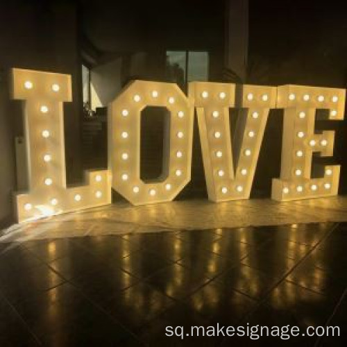 Ndriçoni letra në natyrë